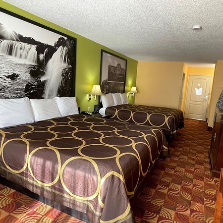 Super 8 By Wyndham Lake Of The Ozarks Eldon Bagian luar foto