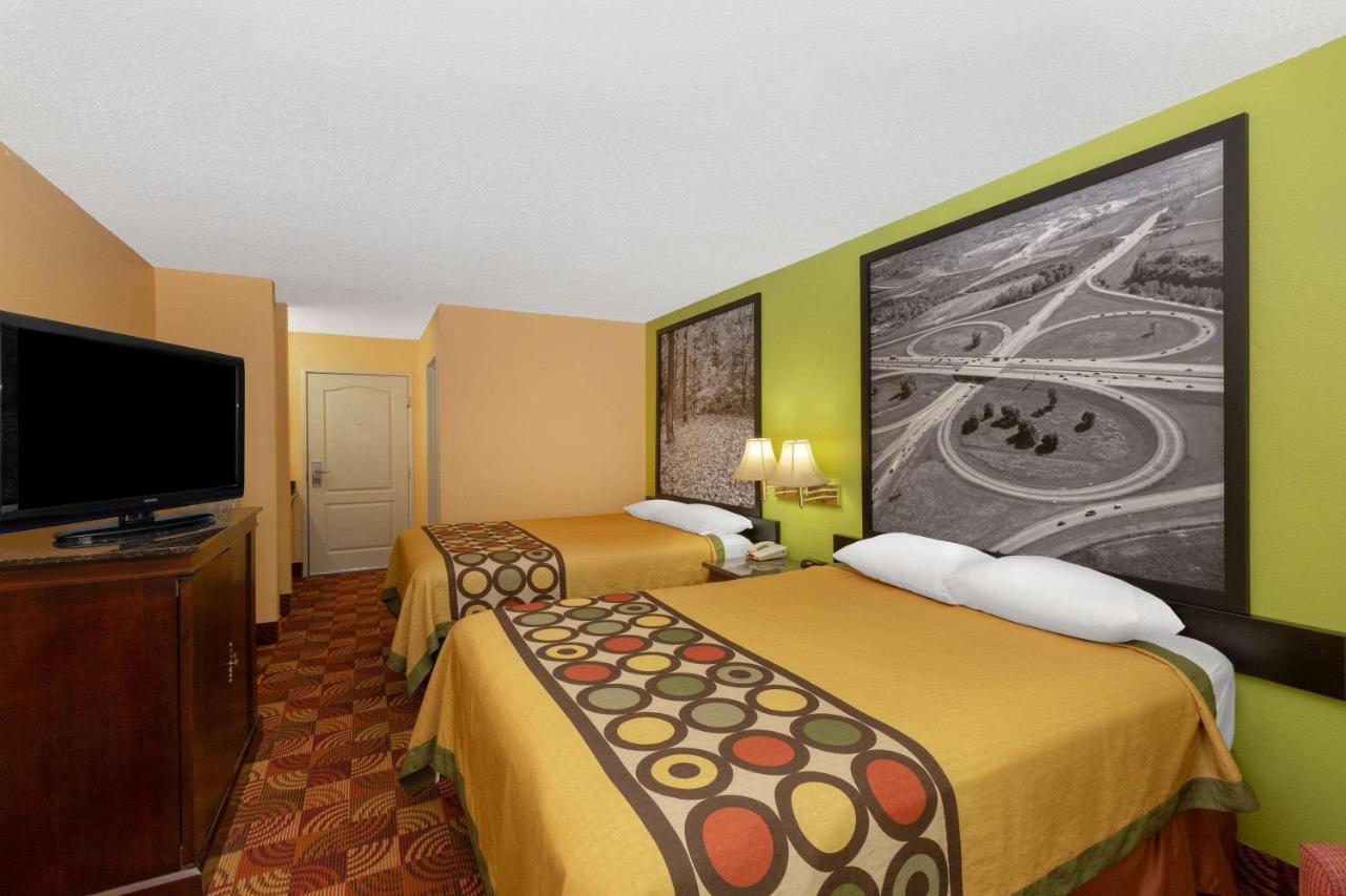 Super 8 By Wyndham Lake Of The Ozarks Eldon Bagian luar foto