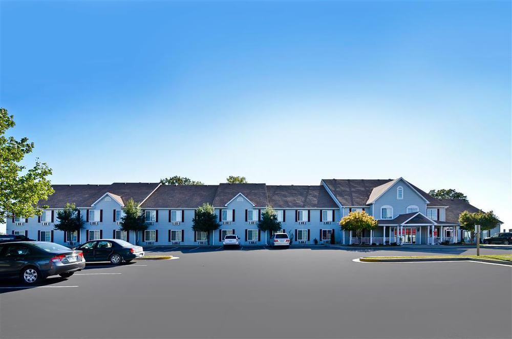 Super 8 By Wyndham Lake Of The Ozarks Eldon Bagian luar foto