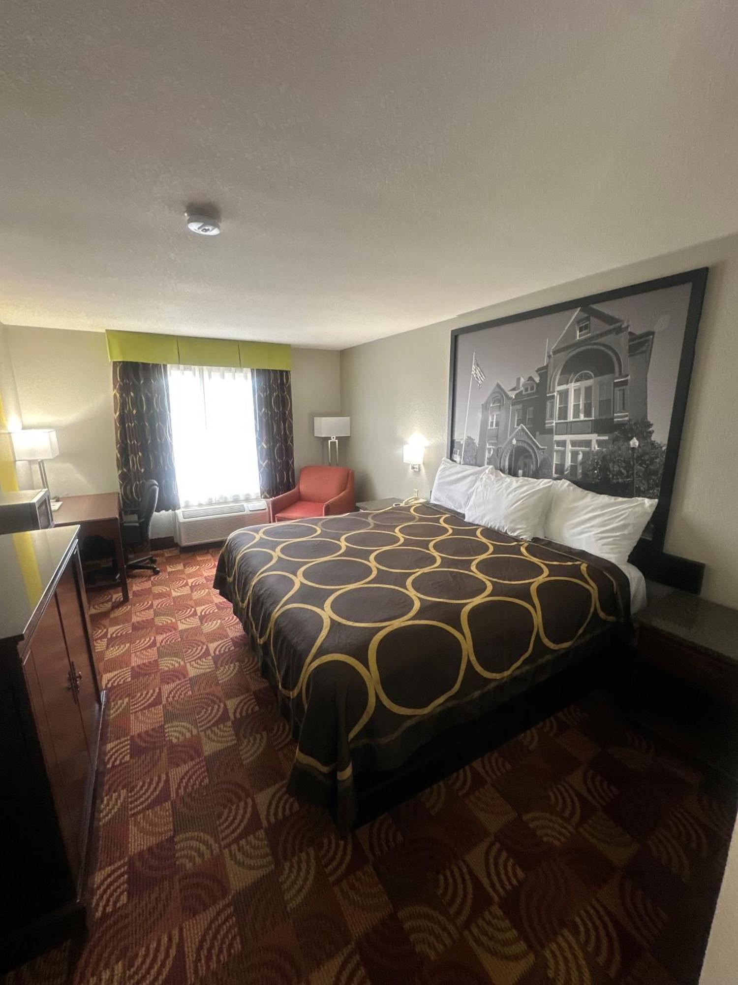 Super 8 By Wyndham Lake Of The Ozarks Eldon Bagian luar foto