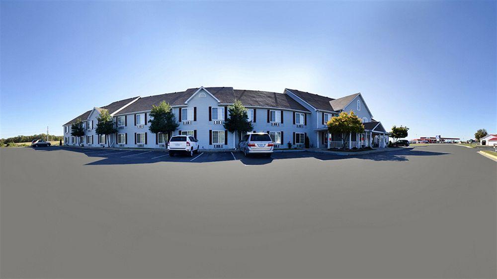 Super 8 By Wyndham Lake Of The Ozarks Eldon Bagian luar foto