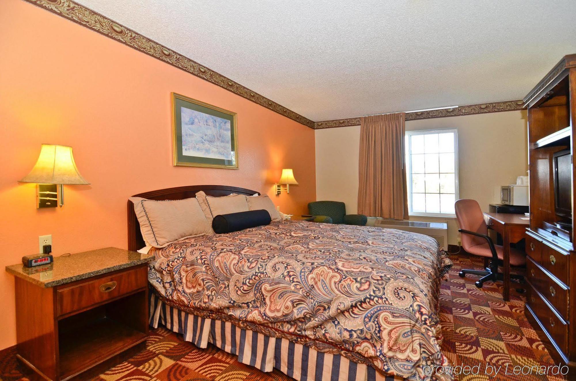 Super 8 By Wyndham Lake Of The Ozarks Eldon Bagian luar foto