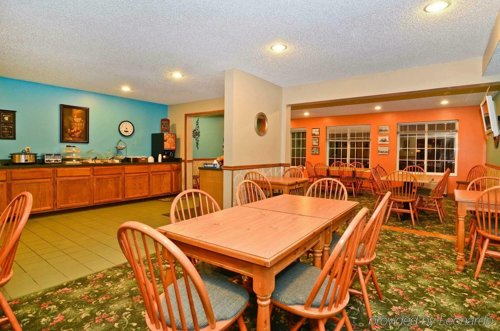 Super 8 By Wyndham Lake Of The Ozarks Eldon Bagian luar foto